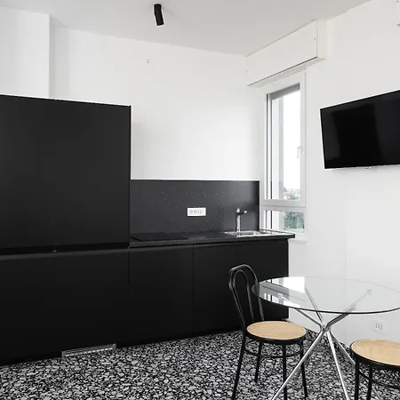 Guesthost - Mm2 Udine - Lovely * Милан