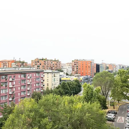 Guesthost - Mm2 Udine - Lovely Милан